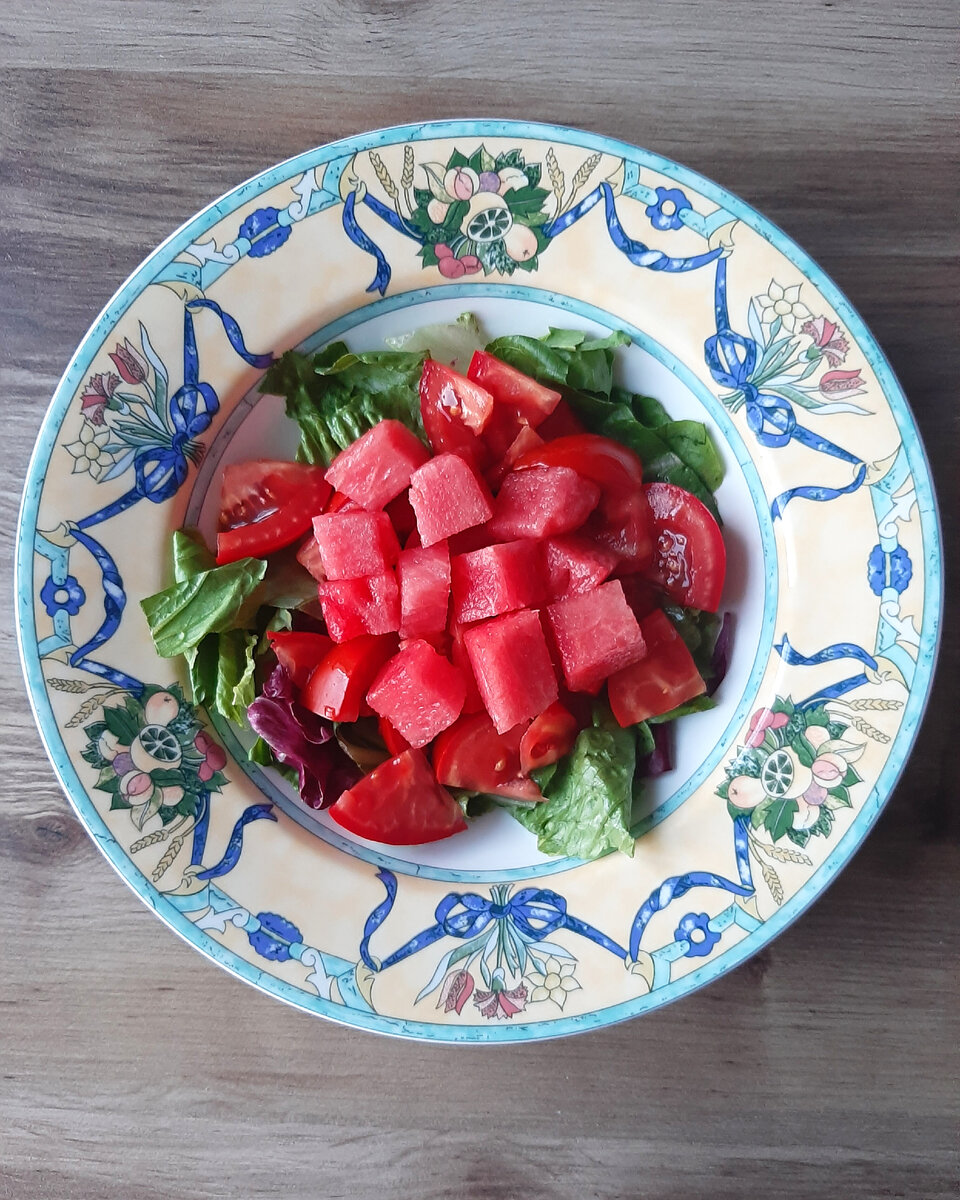 Салат получается очень яркий и сочный во всех отношениях.