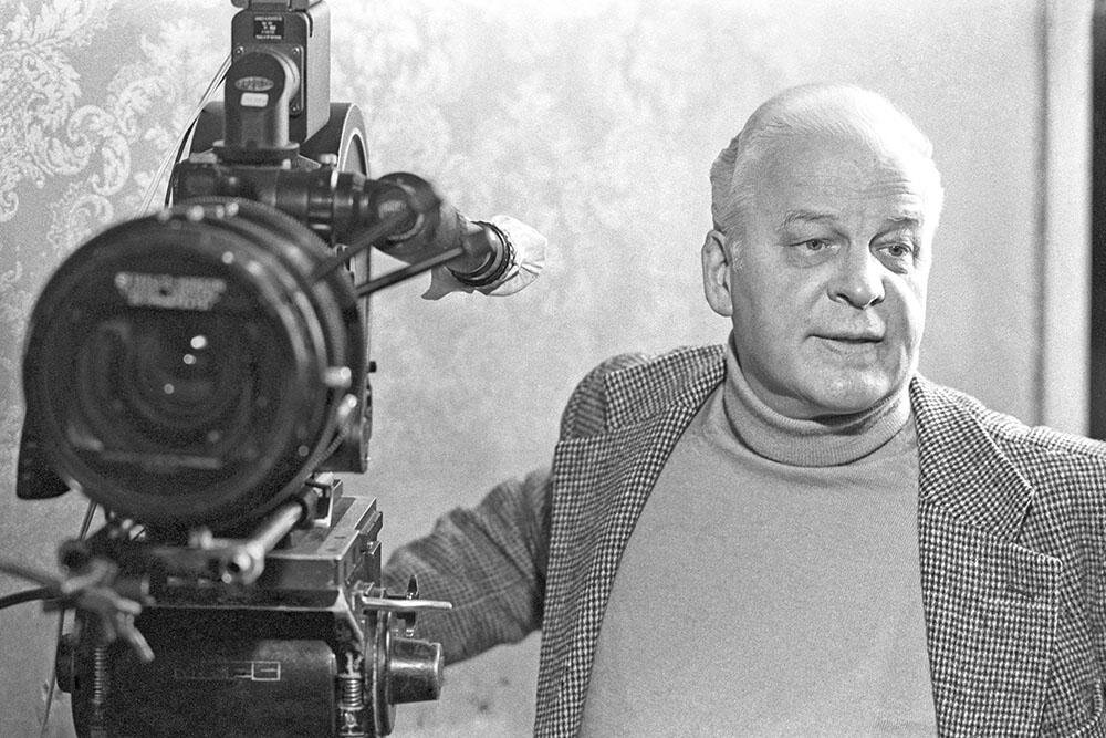 Станислав Иосифович Ростоцкий (21.04.1922 — 10.08.2001) — советский кинорежиссёр, сценарист, педагог, публицист. Народный артист СССР (1974). Лауреат Ленинской (1980) и двух Государственных премий СССР (1970, 1975). 