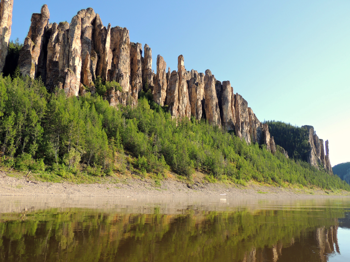 Автор фото: Оксана Демидова, источник: https://commons.wikimedia.org/wiki/File:Ленские_столбы_(_РС(Я)).jpg  