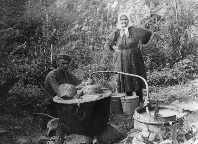 Гонят чачу в ауле. Фото из открытых источников