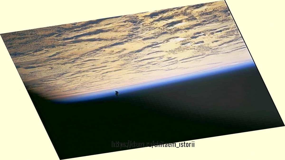 Фотография космического мусора НАСА, которую общественность окрестила «Спутником Черного рыцаря»