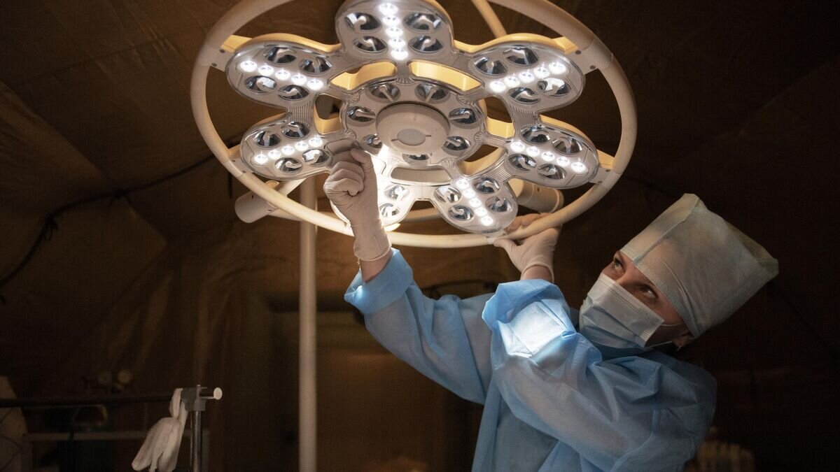    Медсестра готовит операционную во временном госпитале на территории Запорожской области© РИА Новости / РИА Новости