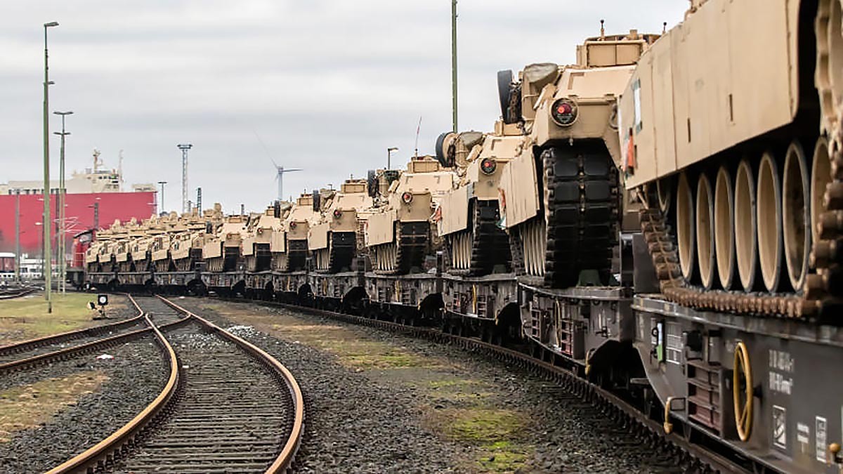 В Греции рядом с портом Александруполис сошел с рельс поезд с военной техникой американской армии. Как отмечает портал Компартии Греции, именно по этому пути американцы поставляли оружие на Украину.  