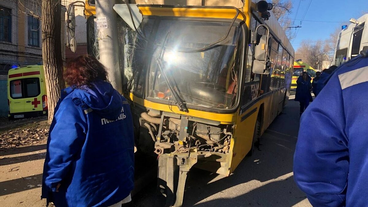    В массовом ДТП с участием автобуса пострадали шесть женщин и трое мужчинНовости Саратова и области – Сетевое издание «Репортер64»