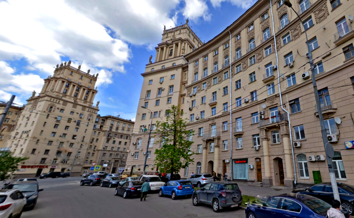 Дом на московской. Сталинские дома в Москве. Сталинки в Новосибирске. Элитный сталинский дом на Московском проспекте в Санкт-Петербурге. Номенклатурные сталинки в Санкт-Петербурге.