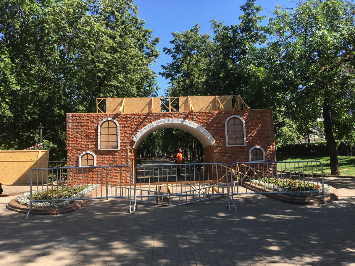 Установление Мясницких ворот к фестивалю. Фото из личного архива