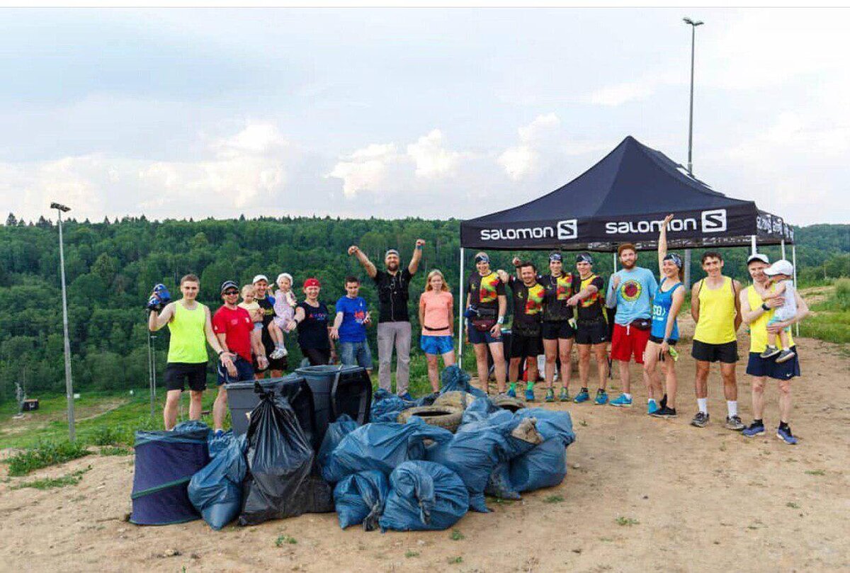 Команда Golden Ring Ultra Trail в сотрудничестве с Salomon тоже провела мусорособирательный забег. Фото из официальной группы Facebook
