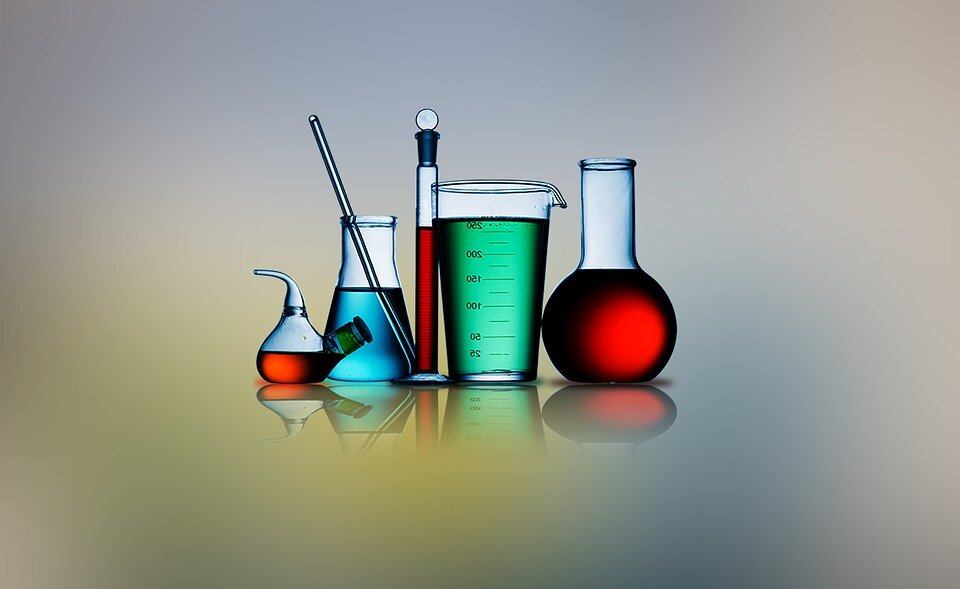 https://pixabay.com/photos/chemical-reaction-science-chemistry-4096500/