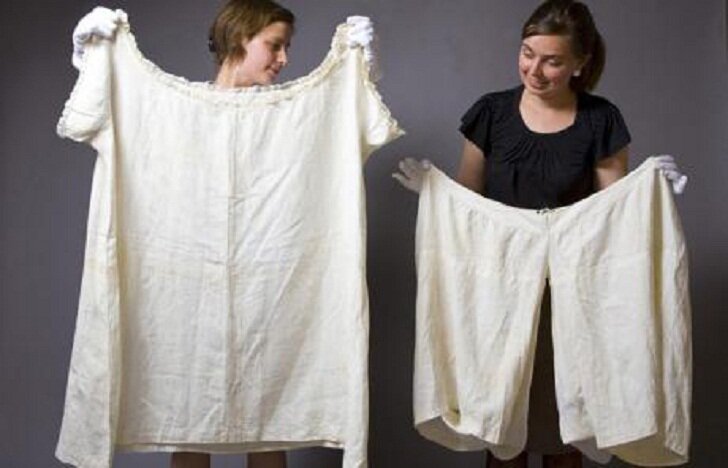 Белье Королевы вызывает шок своими габаритами