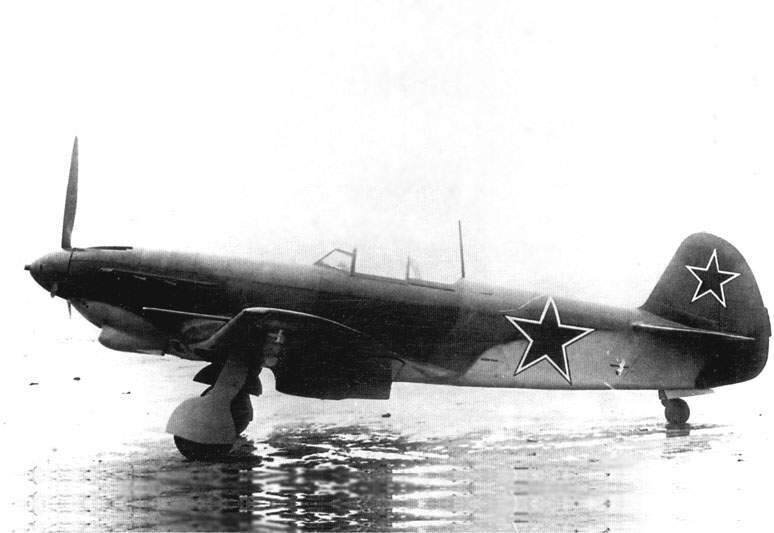Як-9д 1944г.. Як-9 1944. Як 9 самолет ВОВ. Самолет истребитель як 9.