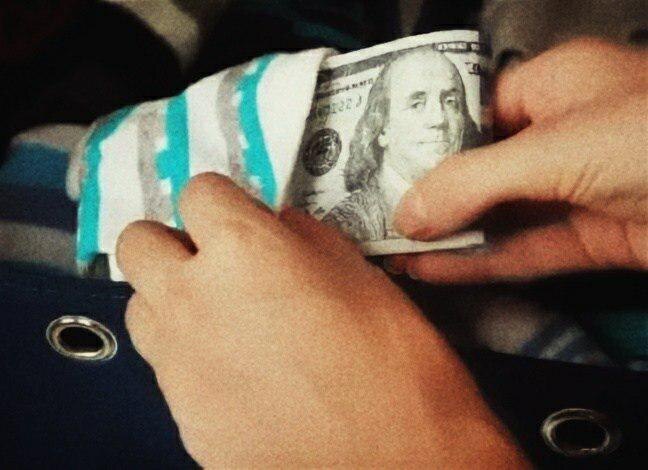 Спрячьте деньги, в носки, в потайной карман.