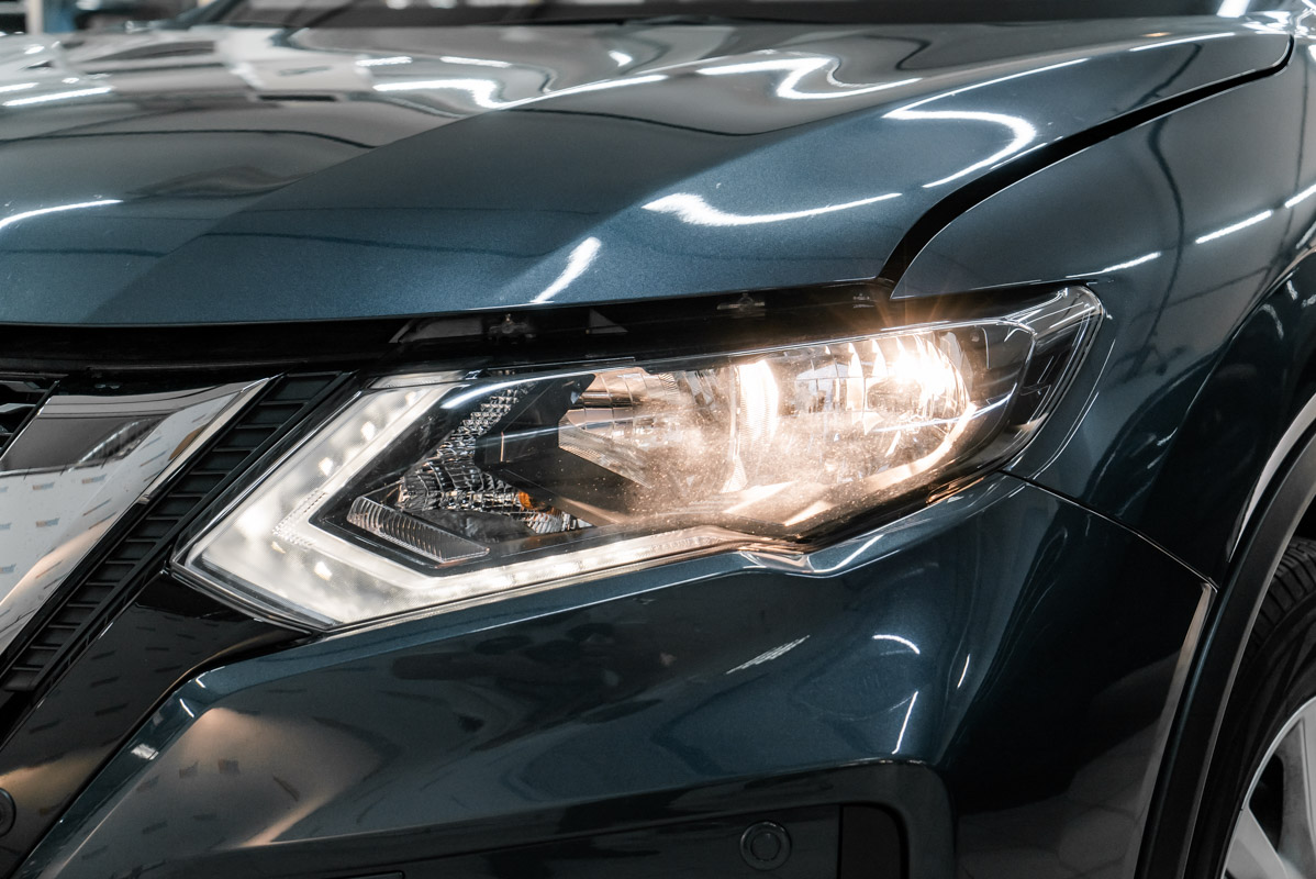 Свет фар со штатным галогеном.