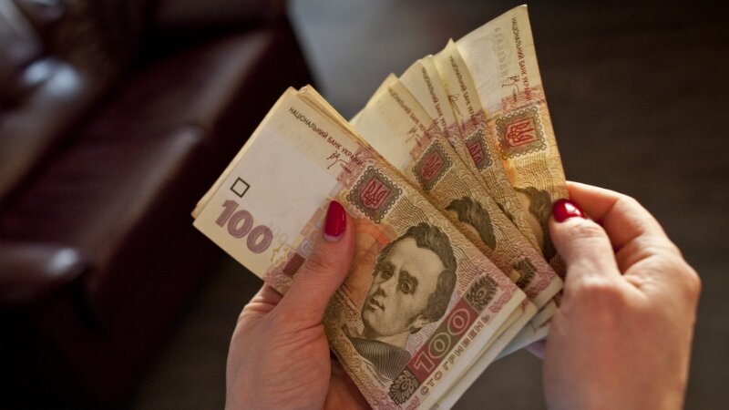 До конца года общая сумма денежных переводов украинских мигрантов из-за рубежа может достигнуть $12 млрд, об этом заявил замминистра развития экономики, торговли и сельского хозяйства Украины Сергей Николайчук .

