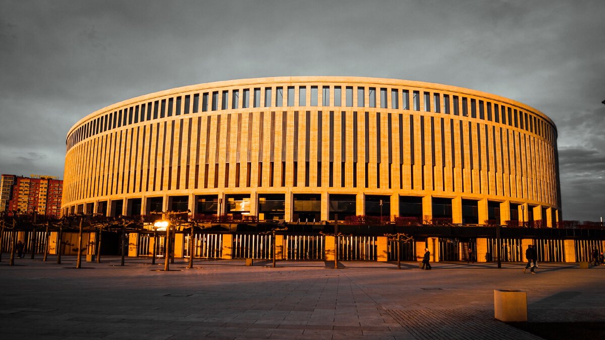 Стадион в лучах заката