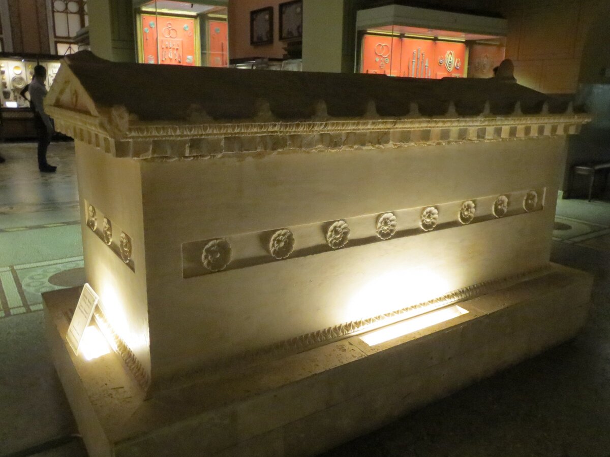 село ржавчик кемеровская область мраморный саркофаг находка. саркофаг елены iv века н э. таманский мраморный саркофаг. мраморный саркофаг марфа собакина. мраморный саркофаг.