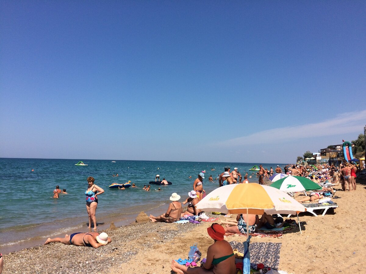 На пляже в Крыму. Николаевка