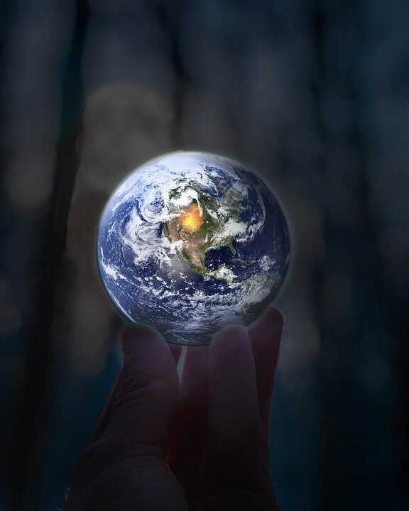 https://pixabay.com/ru/photos/земли-рука-мире-планеты-экосистема-4303960/