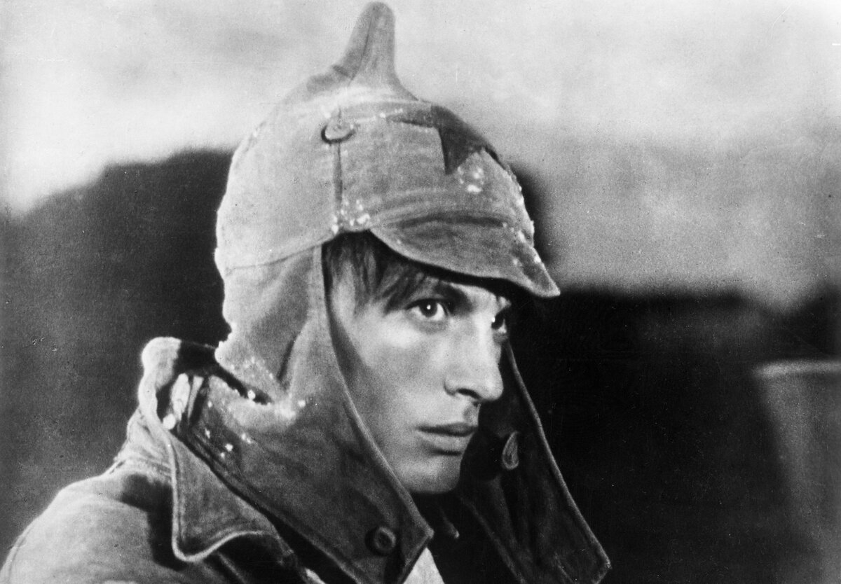 Василий Лановой в роли Павки Корчагина. Фото из свободных источников. 