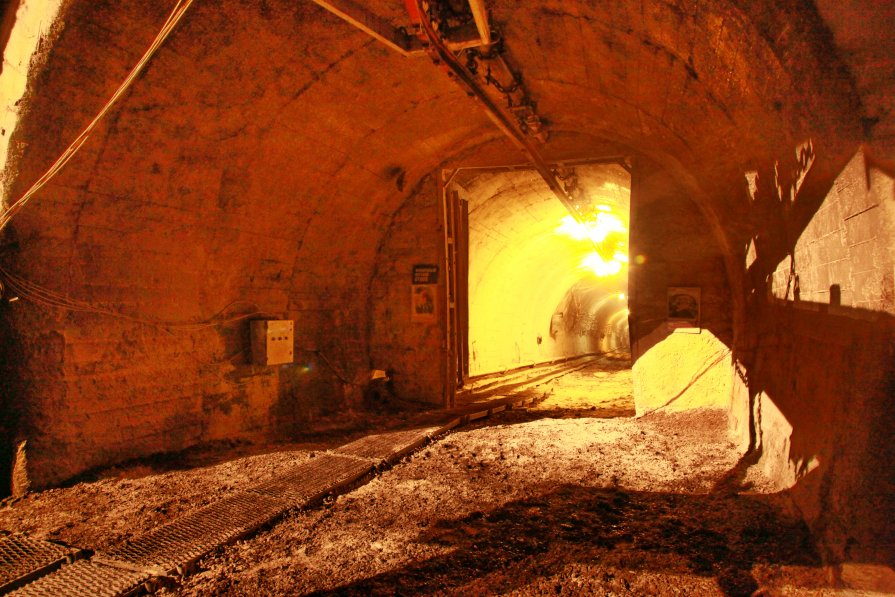 Вход в угольную шахту в реальной жизни (Взято из Яндекса)