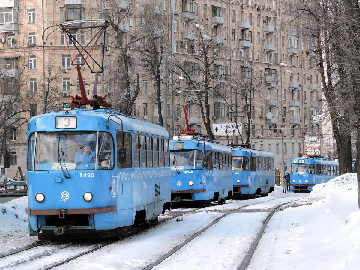 Трамвай а. Tatra t3su Москва. Татра т3 синий. Трамвай Татра Саратов. Трамвай Татра синий Москва.