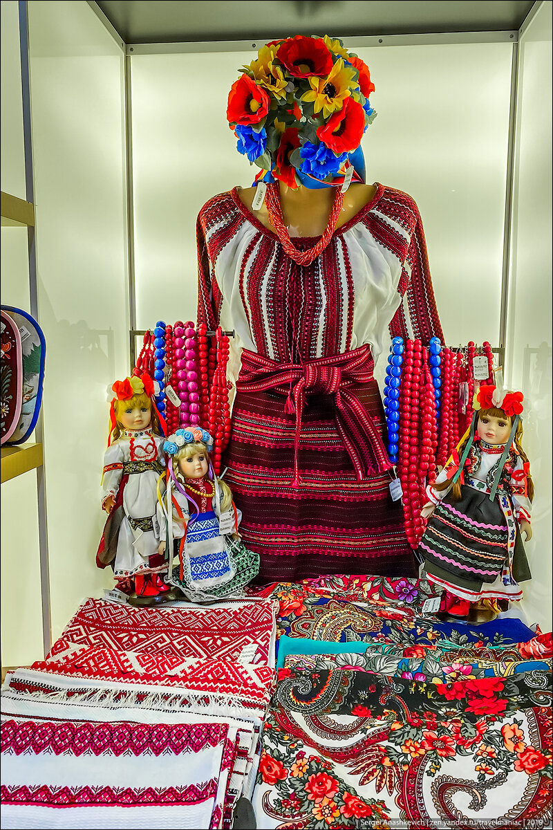 Украинские селяне обалдели бы, если бы узнали, почём продаются вышиванки в киевском аэропорту (ненормальные цены)