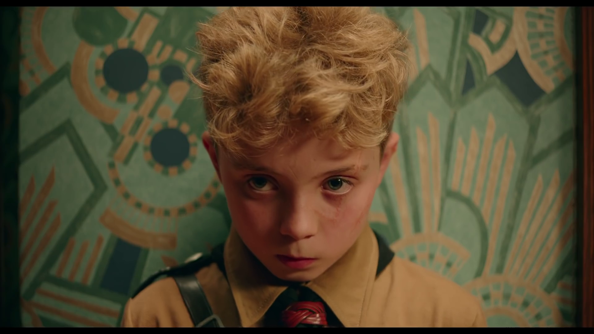 кадр из фильма "Кролик ДжоДжо"