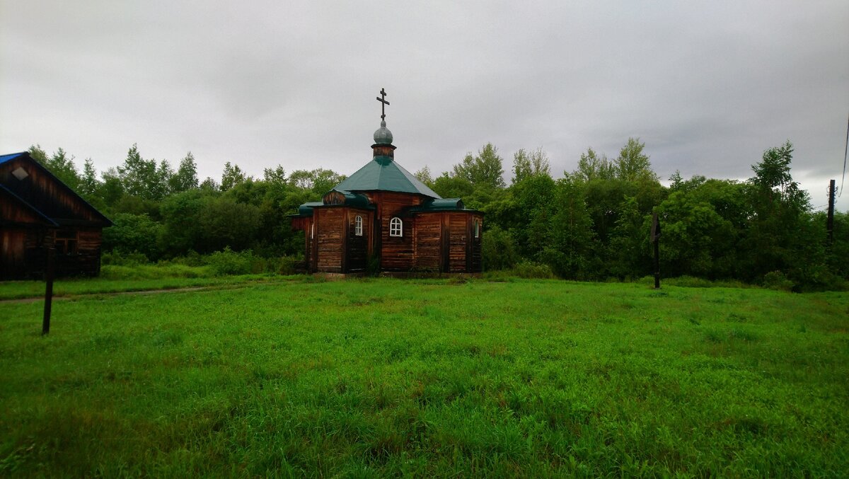 Россия ведь не такая, как пишут про нее злопыхатели. Она красивая и душевная, ведь облик страны её население, а люди у нас удивительные, возможно очень глубоко в душе, но всё же добрые