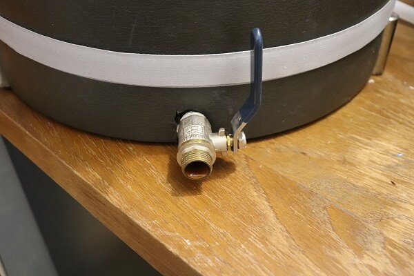 Сливной кран.