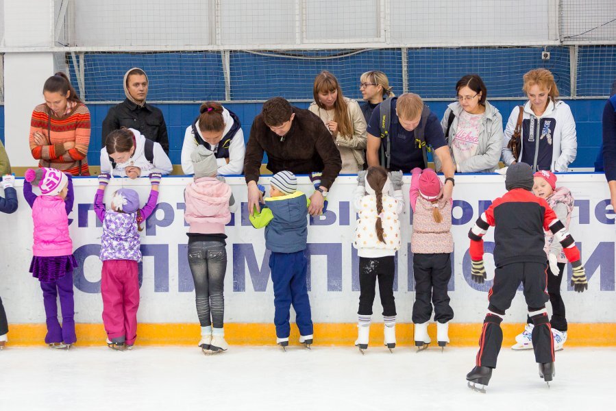 Дети в школе фигурного катания Анастасии Гребенкиной