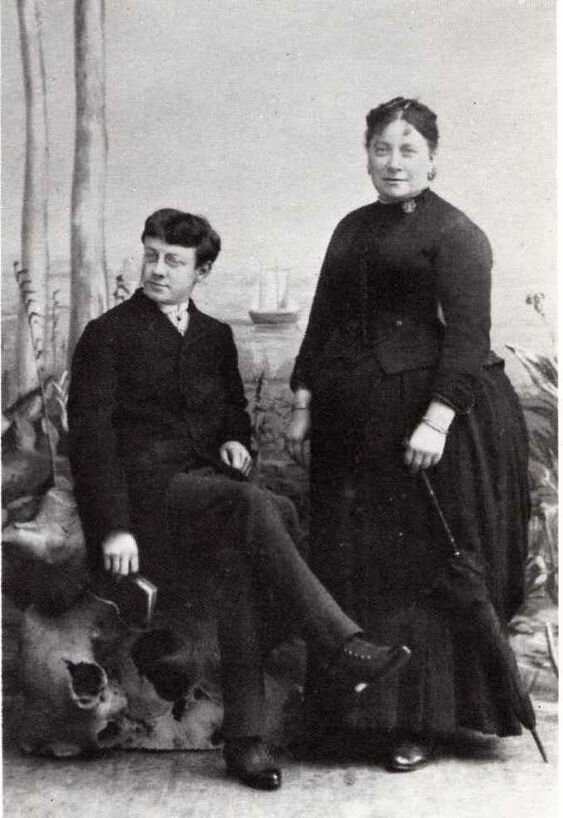 Анри Матисс со своей матерью, 1889.