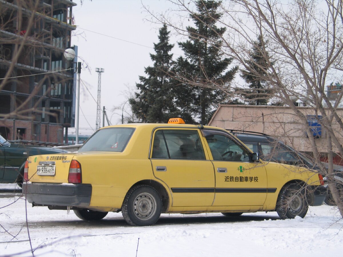 Такси Новосибирск. Тойота комфорт жёлтая. File Taxi. Показать фото такси в Новосибирске. Водитель такси в новосибирске
