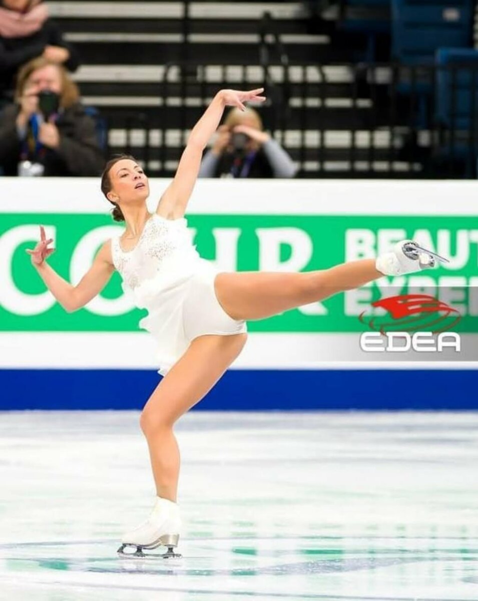 Николь Шотт