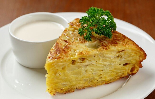 Испанская тортилья  —  190 руб. Подают в ресторане O! Cuba.