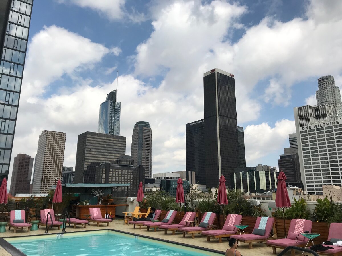 Эти зоны на крышах отелей и жилых комплексов  - один из самых больших плюсов LA