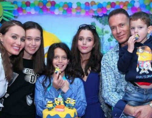 Наталья Рапопорт-Кобзон с мужем и детьми