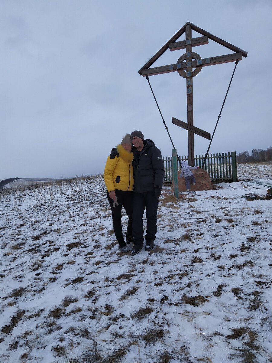 На монастырской горе  у поклонного креста.