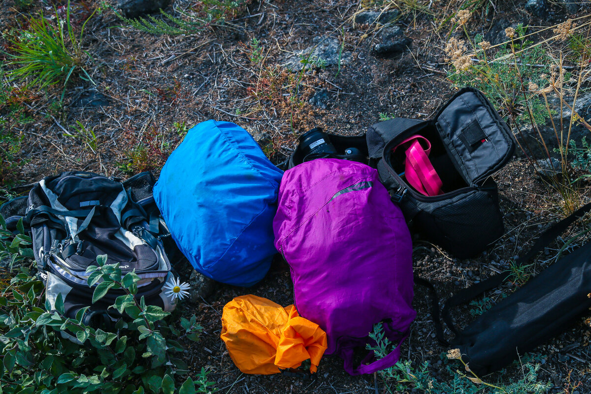 Часть моих вещей во время сбора рюкзака
