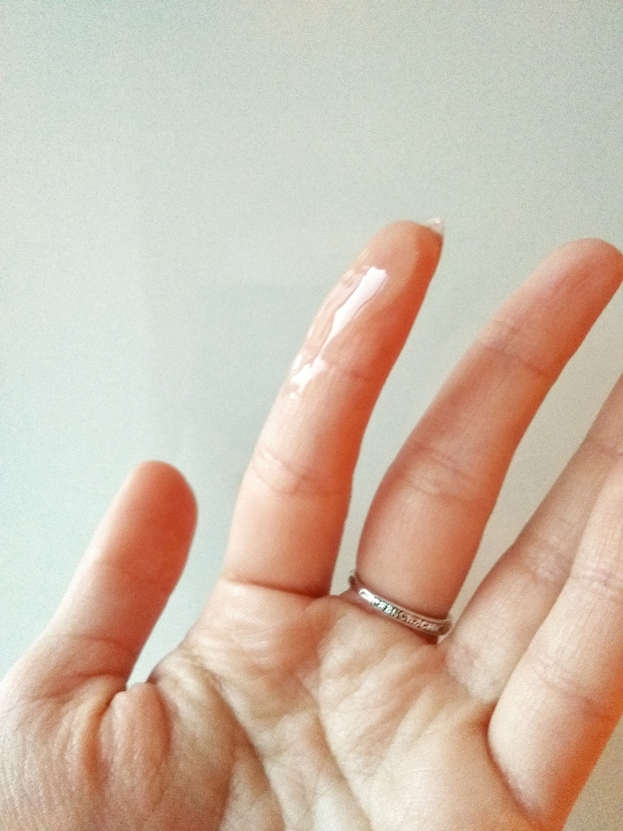 Старалась передать структуру - прозрачная слизь, достаточно густая,на лице распределяется без проблем.