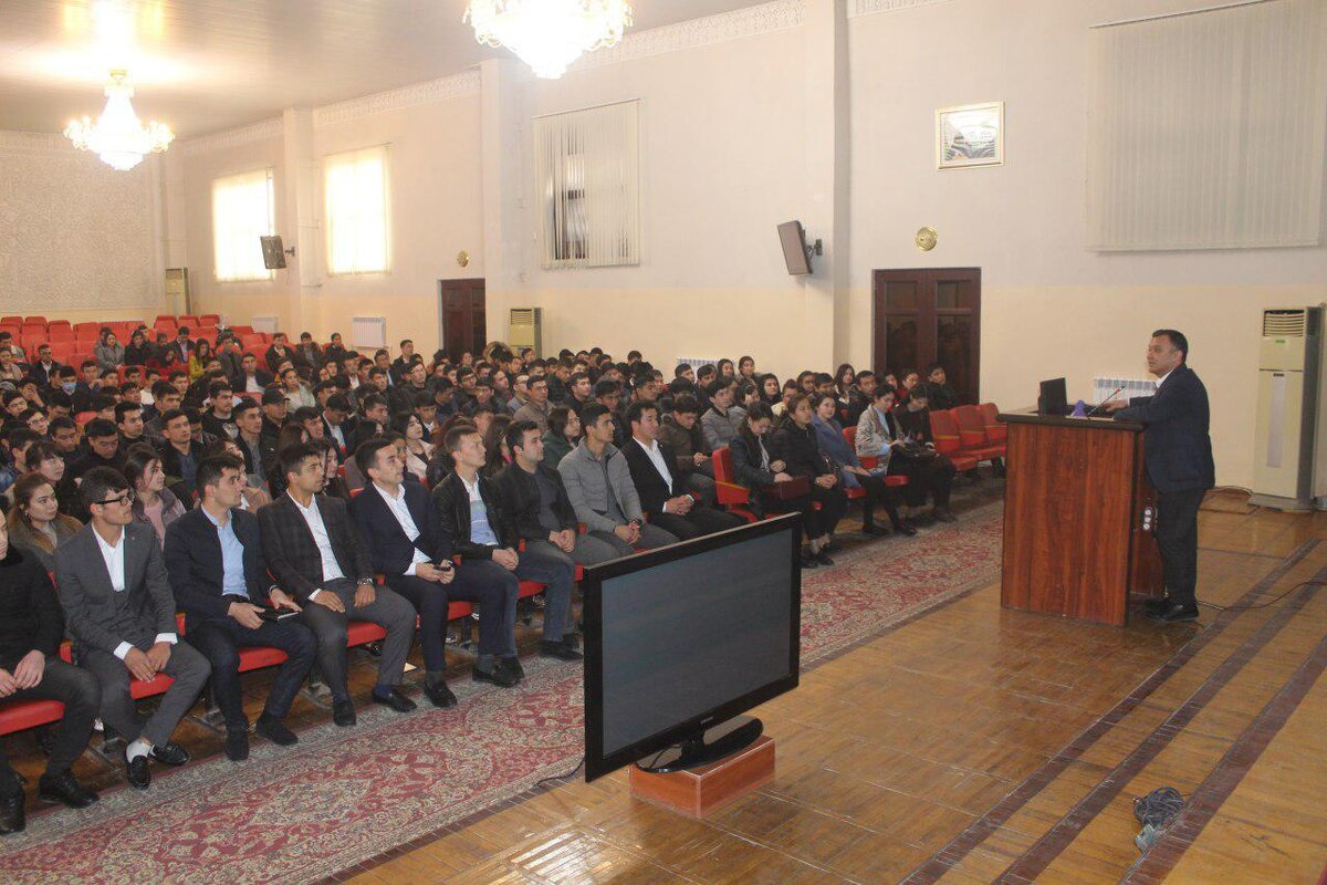 6 марта 2020 года прошла встреча декана лечебного факультета д.м.н. Г.У. Лутфуллаевым со студентами второго курса