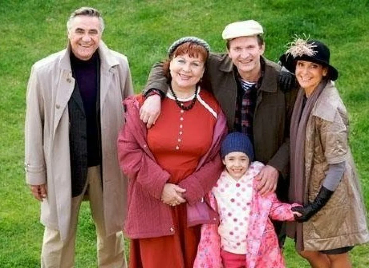 Сообщается, что Добронравов и Кравченко сами отказались сниматься в новых сериях сериала "Сваты" из-за рьяной поддержки Владимиром Зеленским операции украинских силовиков на юго-востоке страны. 
"Из-за проукраинской позиции Зеленского. Работать с теми, кто за АТО и против Донбасса и России мы категорически не будем", - сообщили актеры. 