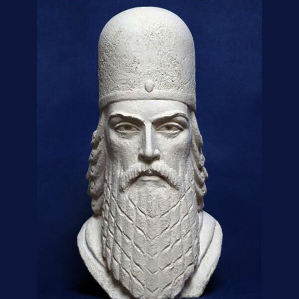 Зарату́штра – (VII-VI века до н. э., Рей, Тегеран, Персия) -  жрец и пророк, автор Авесты — священного писания зороастризма.