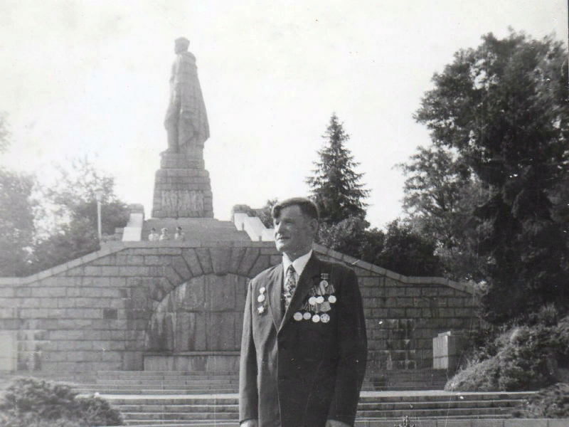 Алексей Скурлатов памятник в Болгарии. Прототип памятника Алеша в Болгарии. Прототип памятник Алеше. Фото Алексея Скурлатова.