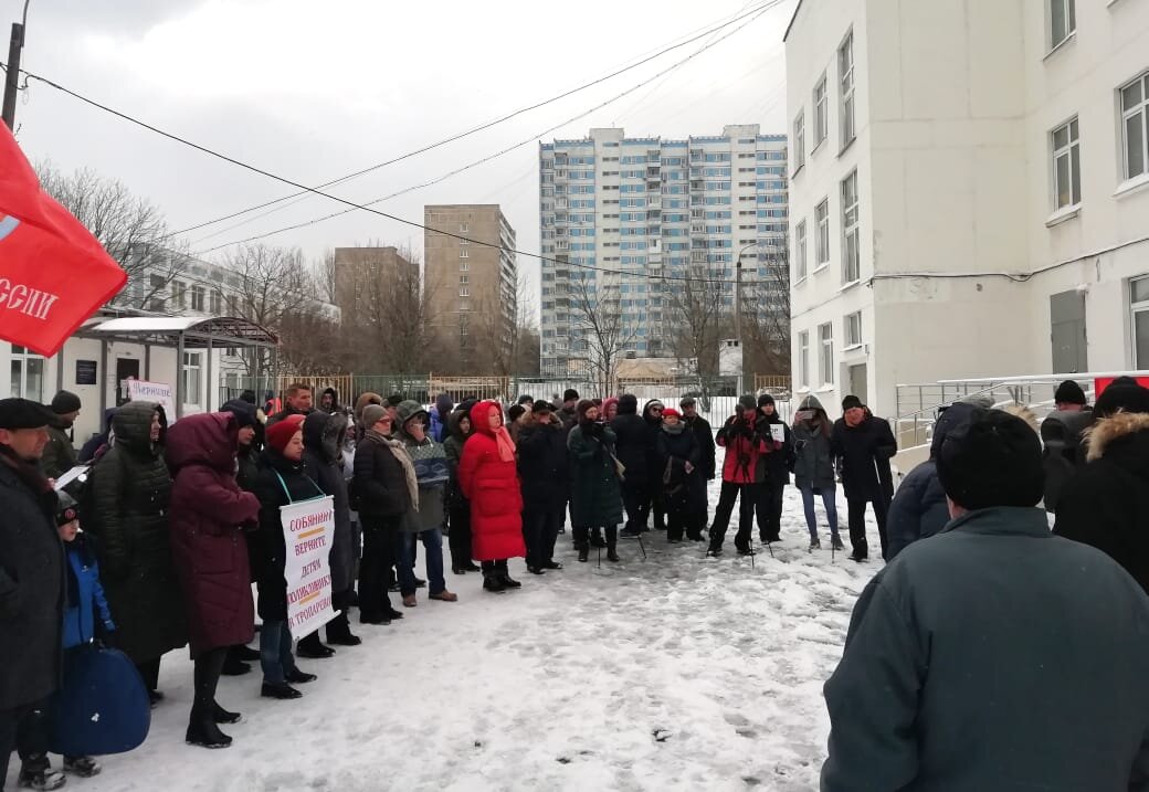 Встреча жителей Тропарево-Никулино с депутатом Мосгордумы Евгением Ступиным