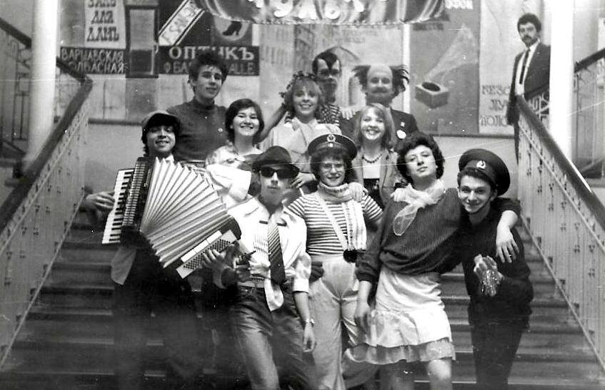 Фото из личного архива. Агитбригада МГПИ им Ленина 1985 год. 