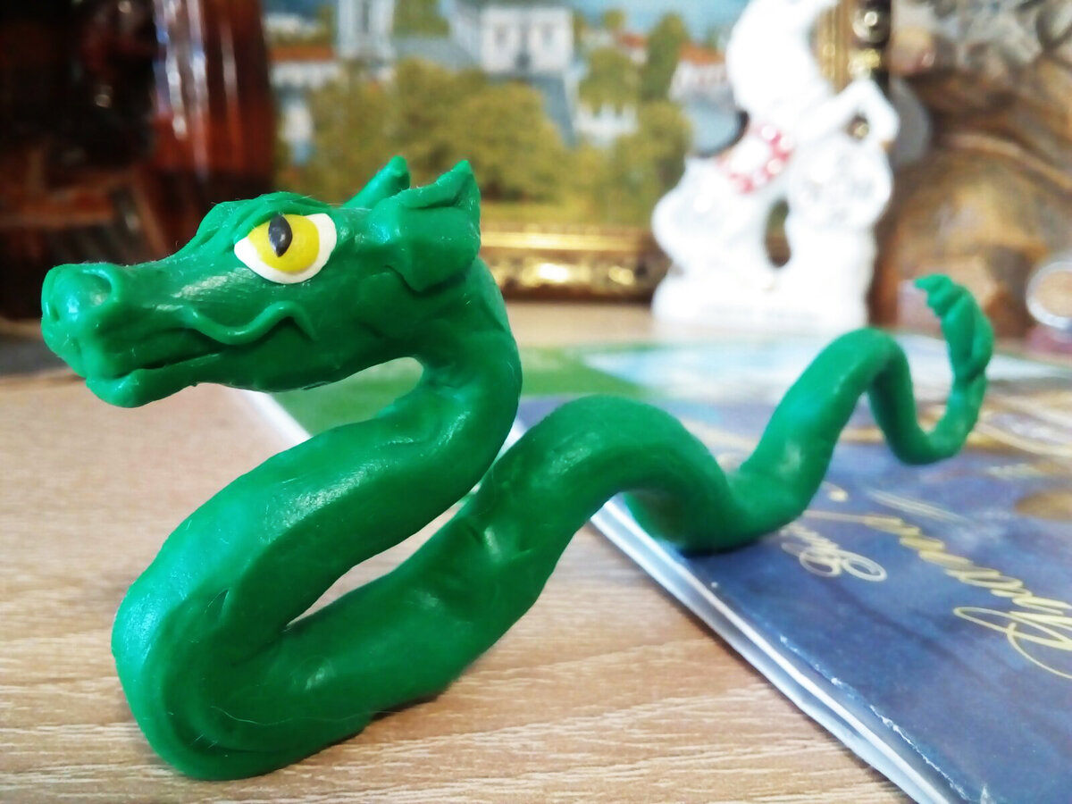 Пластилиновый дракончик - сделали сами)))