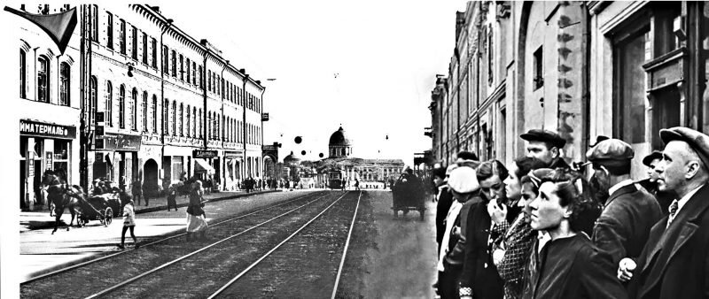 Курск, улица Ленина. Вдали возвышается купол Знаменского собора (в 1941-м – кинотеатр «Октябрь). Это уже на следующий день после того, что описан в этом рассказе. Война началась…