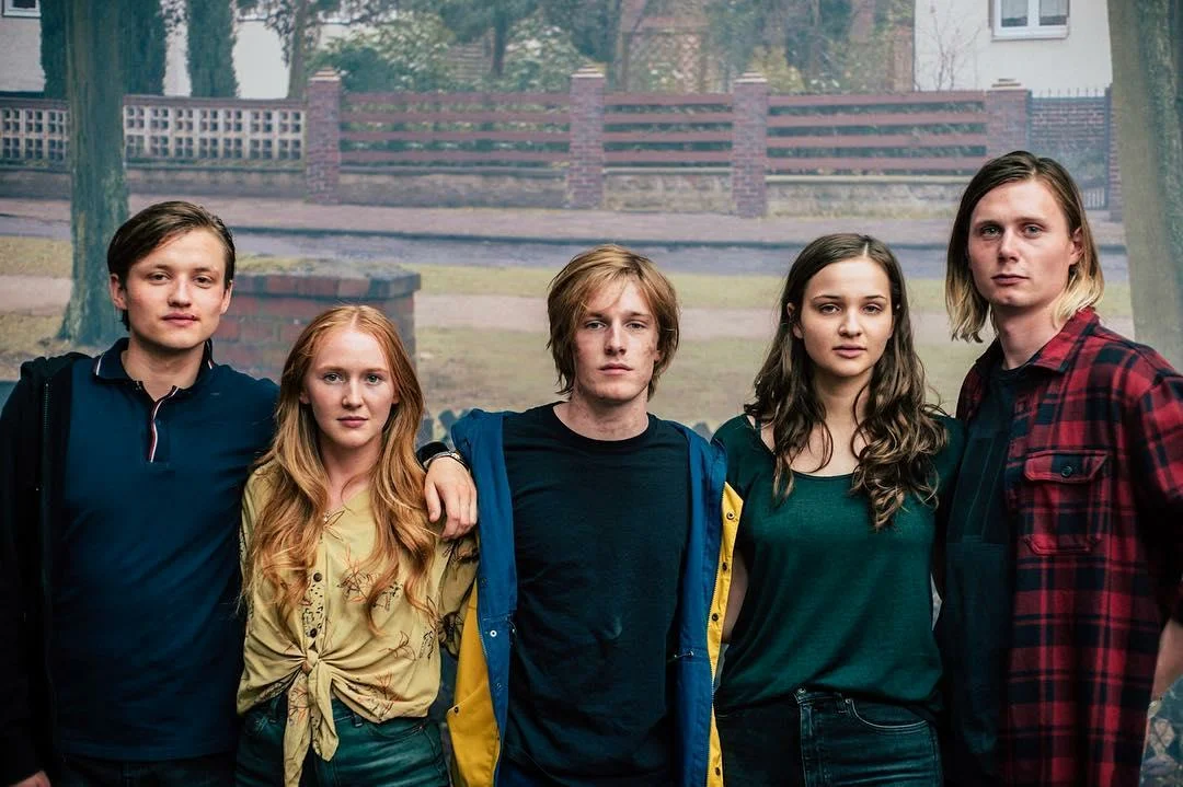 Тьма сериал Нетфликс. Тьма сериал 2017–2020. Сериал тьма Германия. Немецкий сериал тьма.