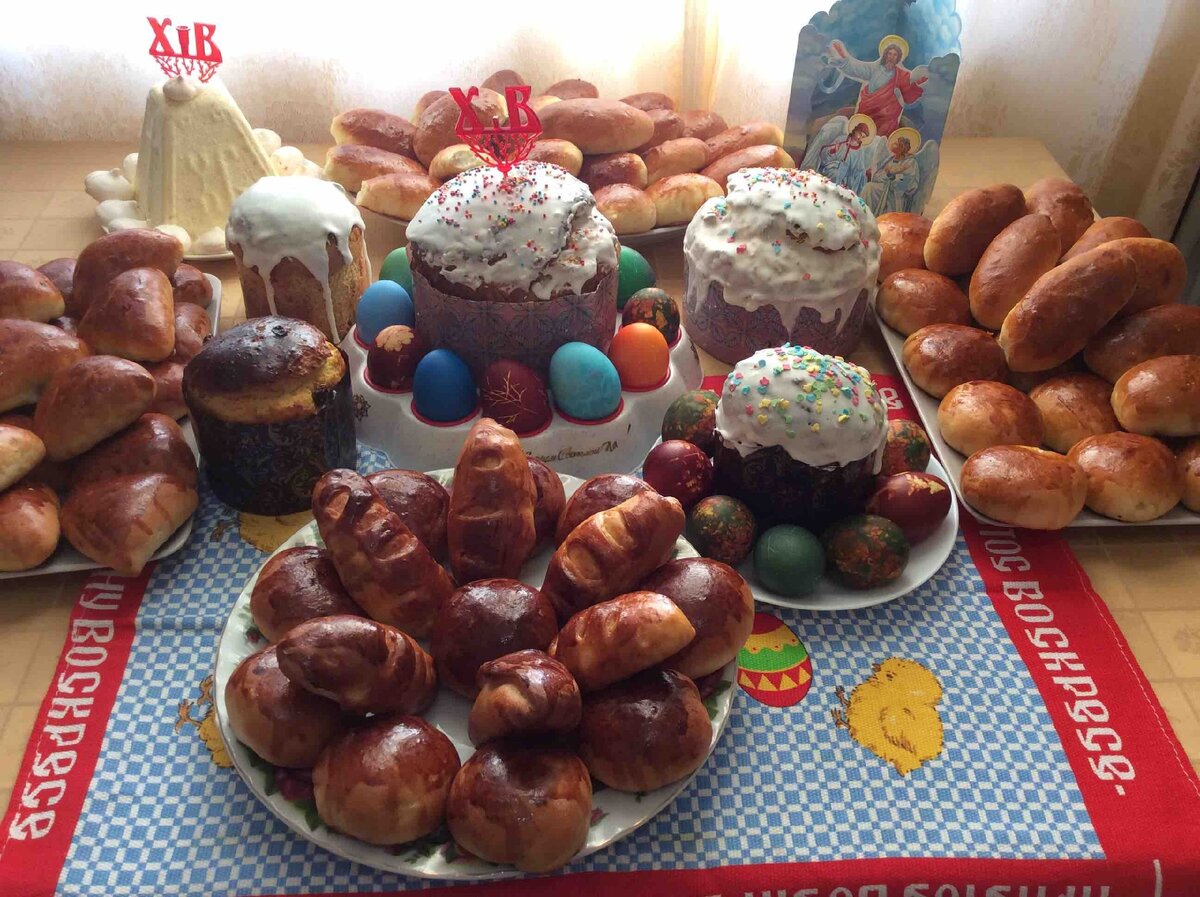 Пирожков много не бывает.