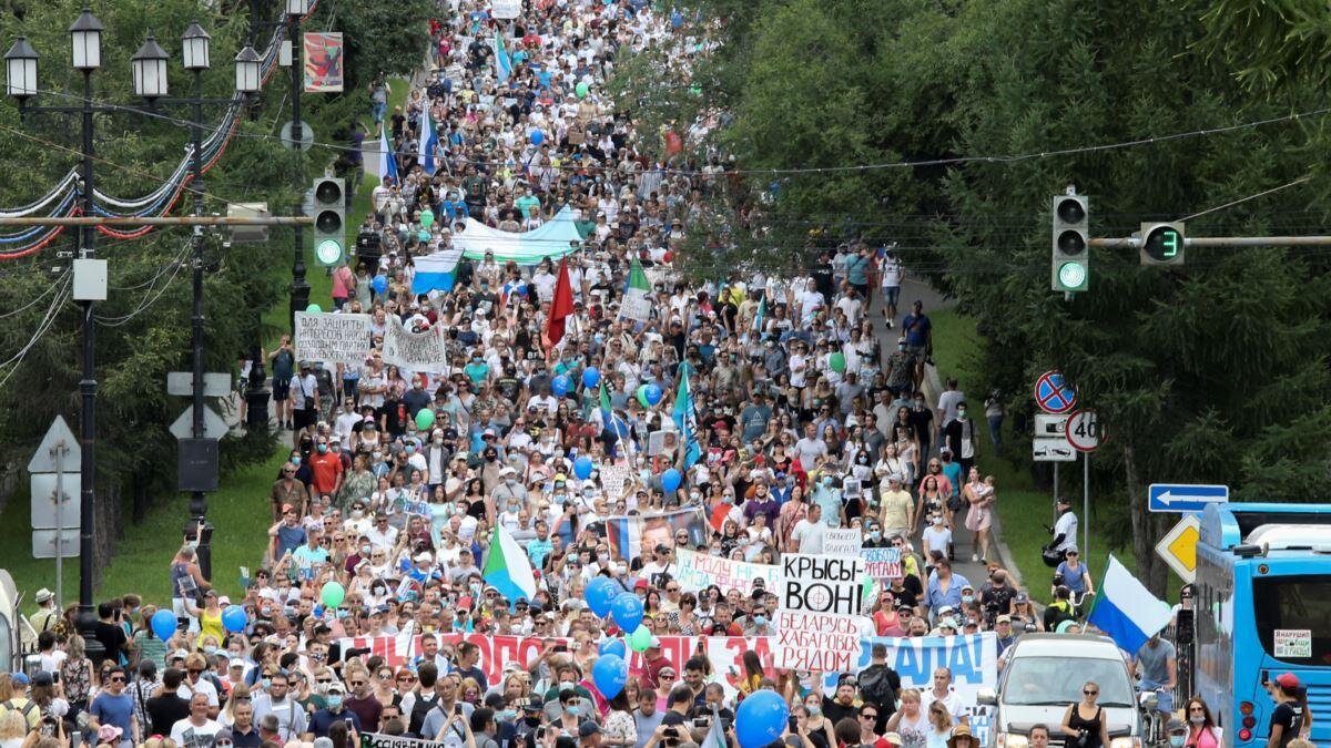 Хабаровчане вышли на защиту своего губернатора. 