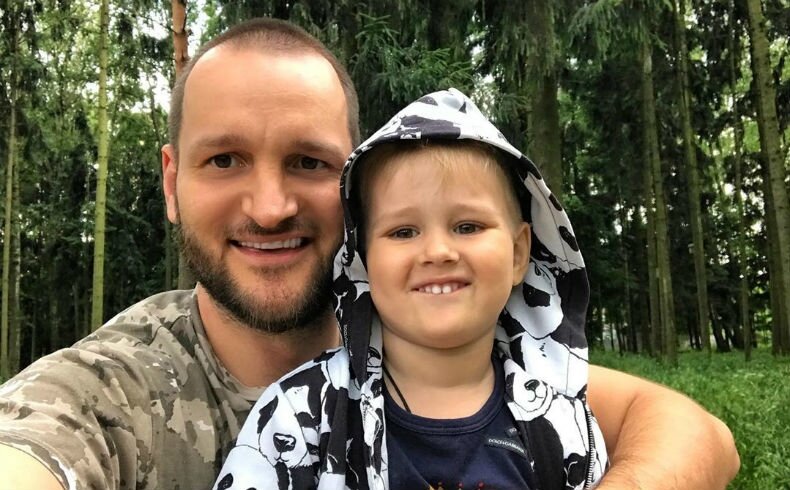 Лёша Самсонов с сыном Мироном 
​Фото: «Инстаграм»
